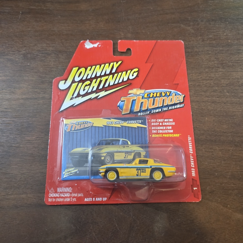 Rare Johnny Lightning Chevy Thunder 1963 Corvette White Lightning Chase Yellow